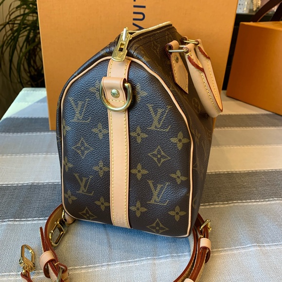 **SOLD** Louis Vuitton Speedy Bandouliere 25 in Monogram. ** SOLD - Picture 3 of 7